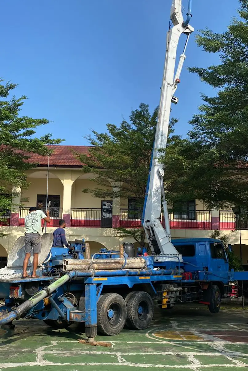Pengecoran Lantai Lapangan Sekolah
